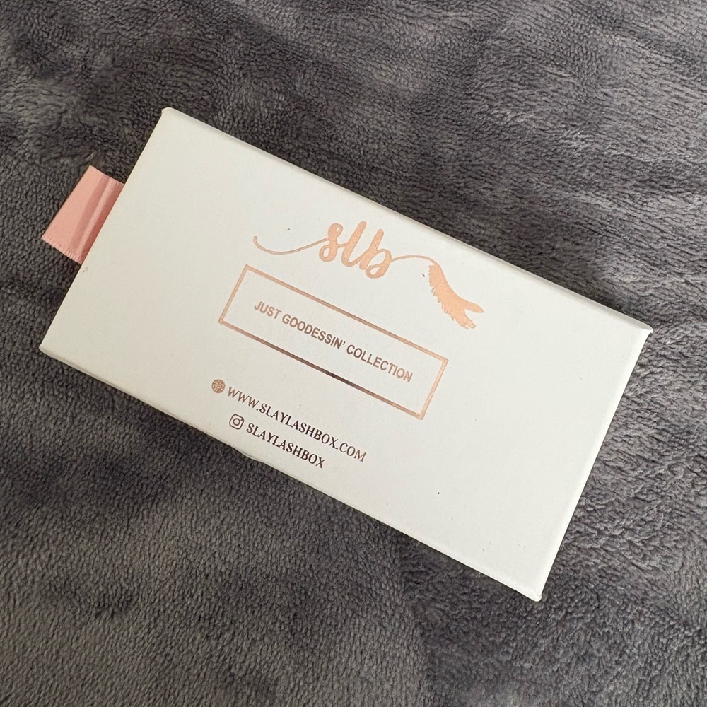 Slay Lash Box with Faux Lashes - Picture 4 of 4